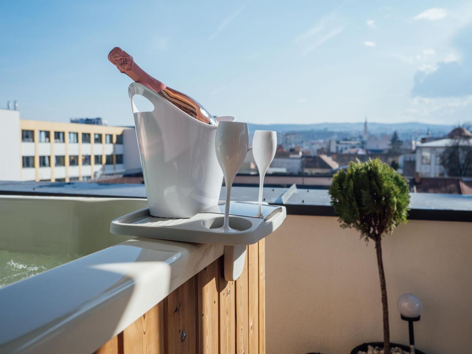 Gavas Jacuzzi Relax Zen Apartment Cluj-Napoca Exterior foto